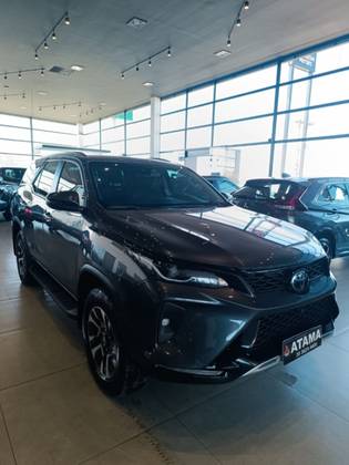 TOYOTA HILUX SW4 2.8 D-4D TURBO DIESEL SRX 4X4 AUTOMÁTICO